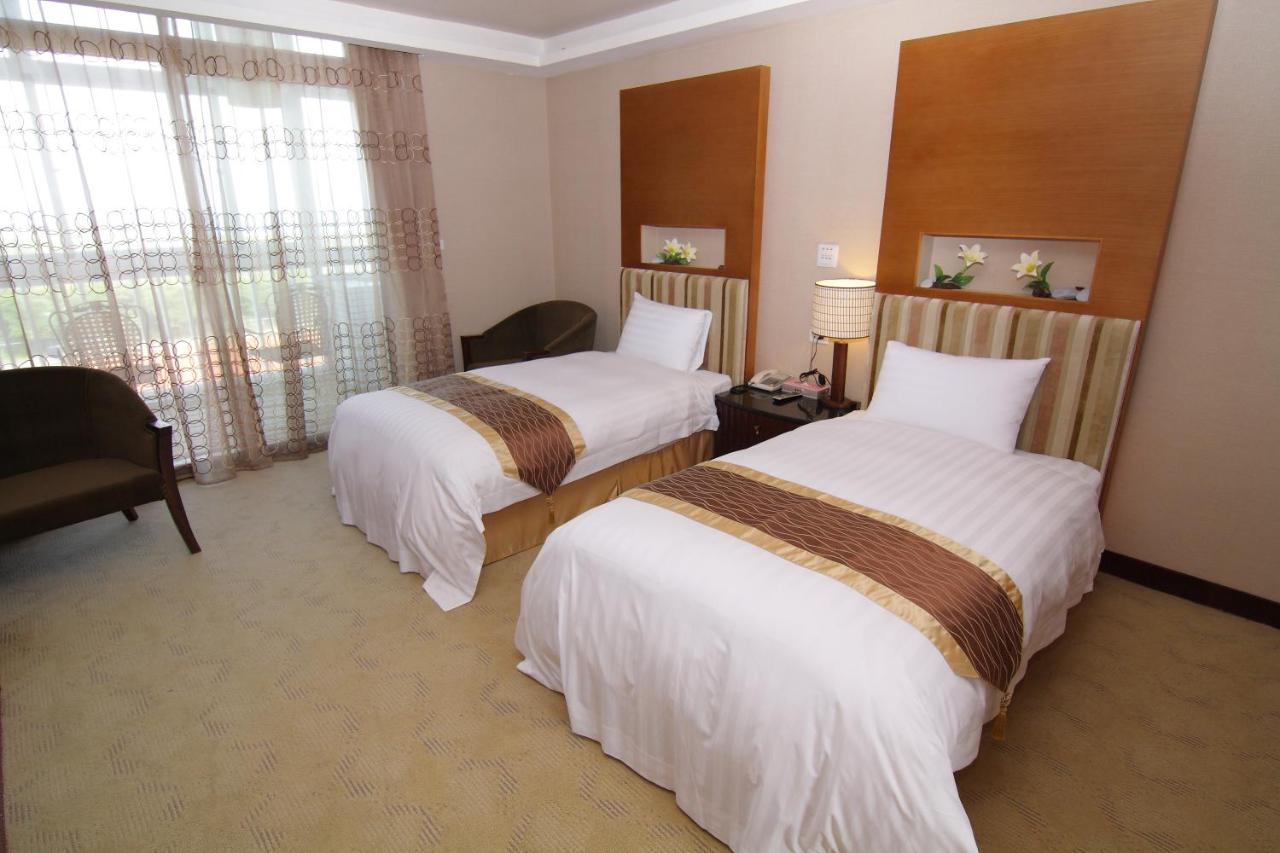 East Coast Sea View Hotel Chenggong Bagian luar foto